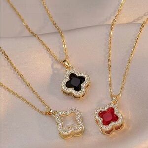 Elegant Gold and Black Pendant Necklace